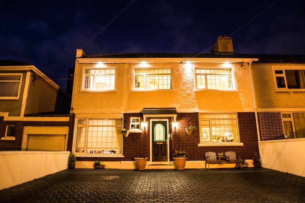 Shantalla Lodge Bed And Breakfast Santry Exterior photo